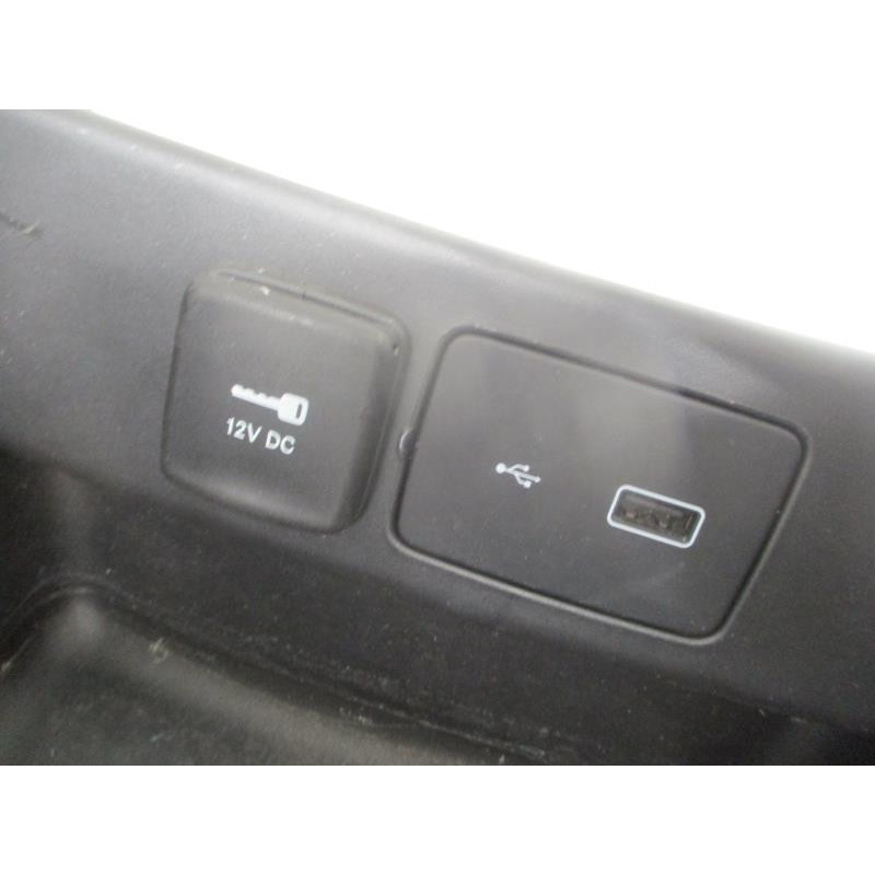 Console central (interieur plastique) FIAT TIPO 1.3 MJTD 16V 95 cv d’occasion