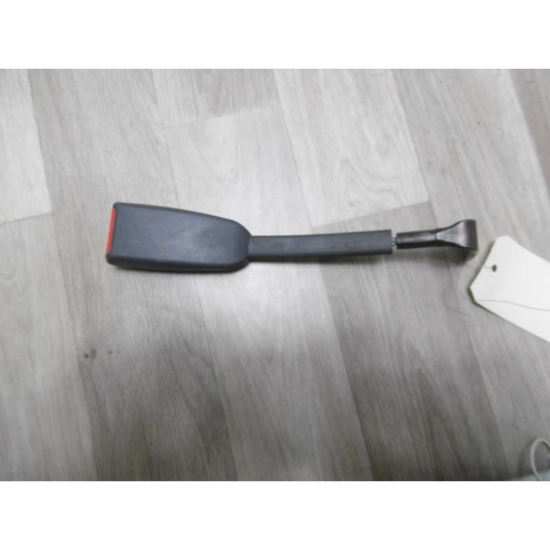 Attache ceinture arriere droit NISSAN PICK UP D22 KING CAB d’occasion