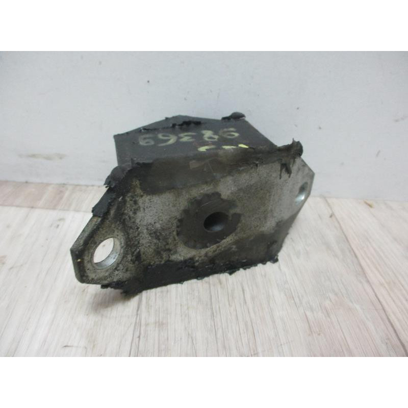Support de boite Renault R9 1.4 67cv d’occasion