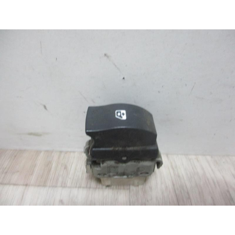 Interrupteur de leve vitre RENAULT MEGANE II ESTATE PHASE 1 d’occasion
