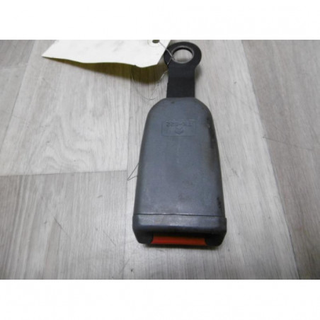 Attache ceinture avant gauche NISSAN PICK UP D22 KING CAB d’occasion
