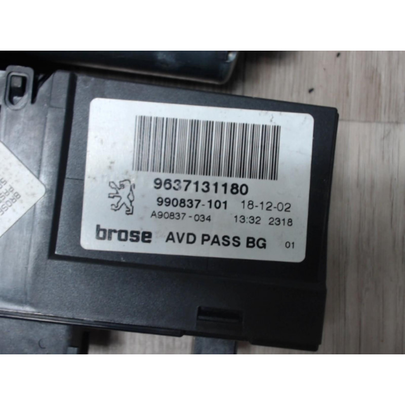 Mot. leve vitre avant droit PEUGEOT 307 PHASE 1 d’occasion