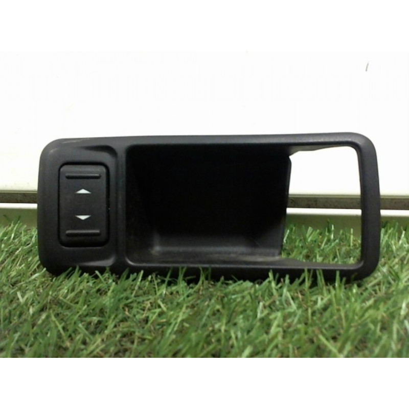 Interrupteur de leve vitre avant droit FORD FOCUS II SW PHASE 1 d’occasion