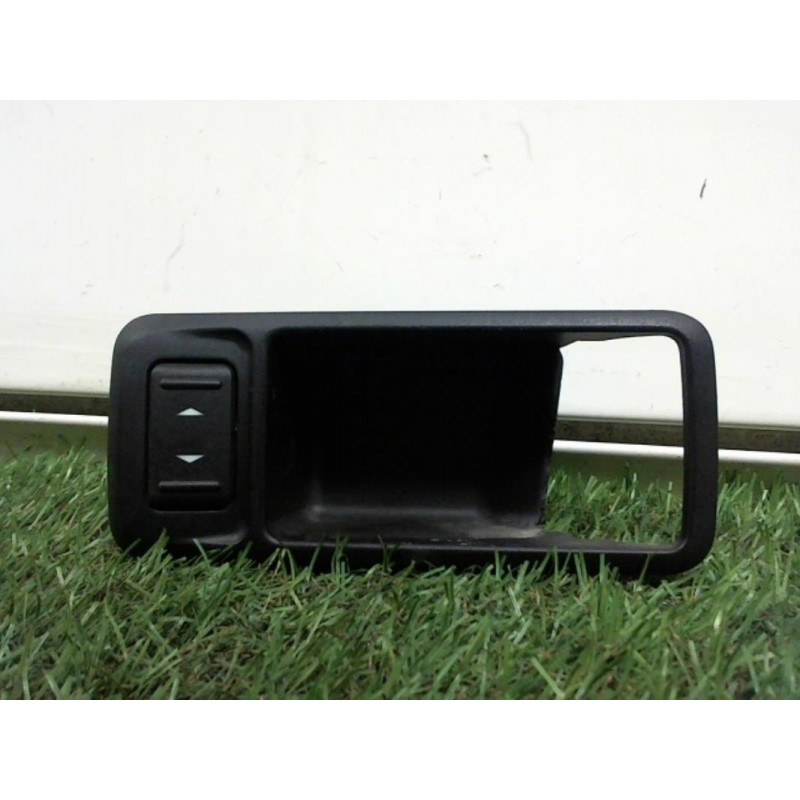 Interrupteur de leve vitre arriere droit FORD FOCUS II SW PHASE 1 d’occasion