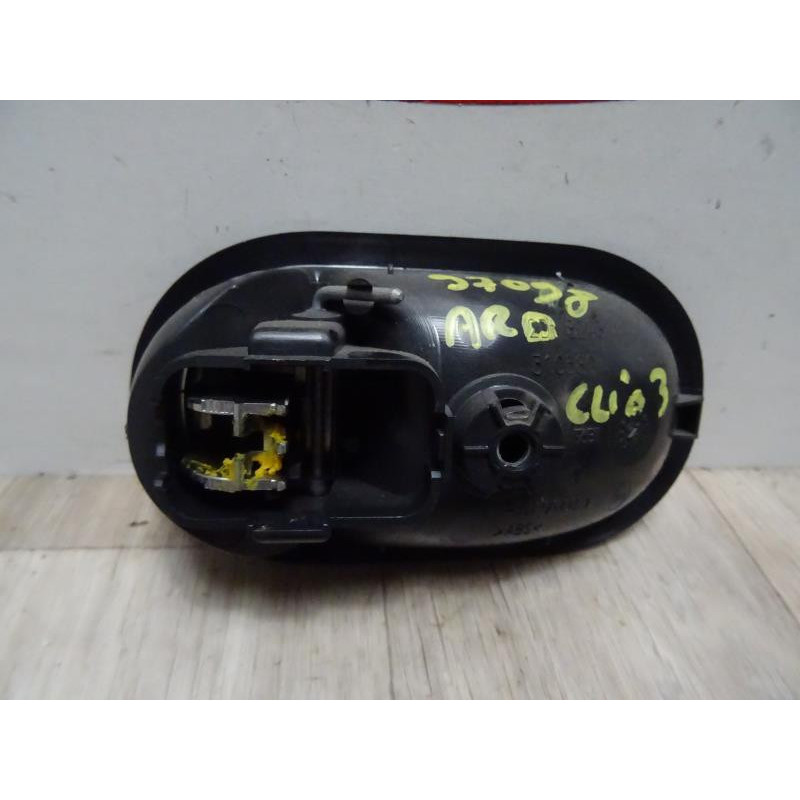 Poignee interieur arriere droit RENAULT CLIO III PHASE 1 d’occasion
