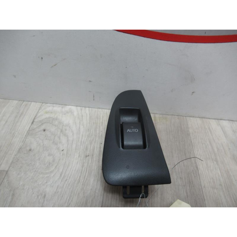 Interrupteur de leve vitre arriere droit TOYOTA AVENSIS II d’occasion