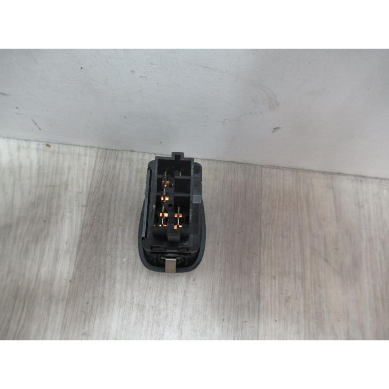 Interrupteur de leve vitre PEUGEOT 1007 d’occasion