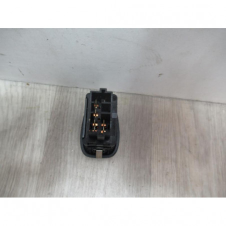 Interrupteur de leve vitre PEUGEOT 1007 d’occasion