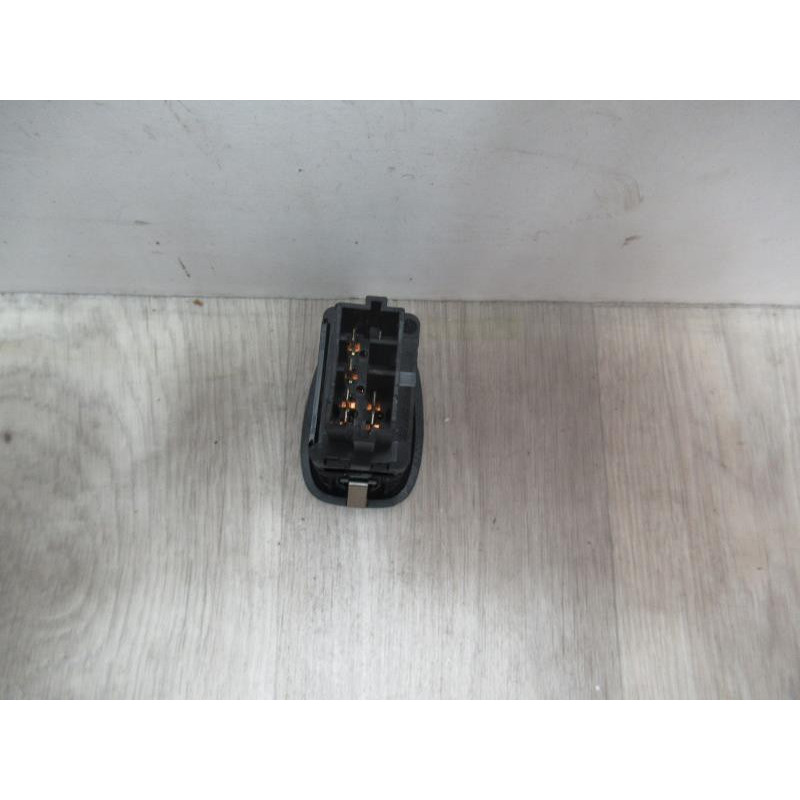 Interrupteur de leve vitre PEUGEOT 1007 d’occasion