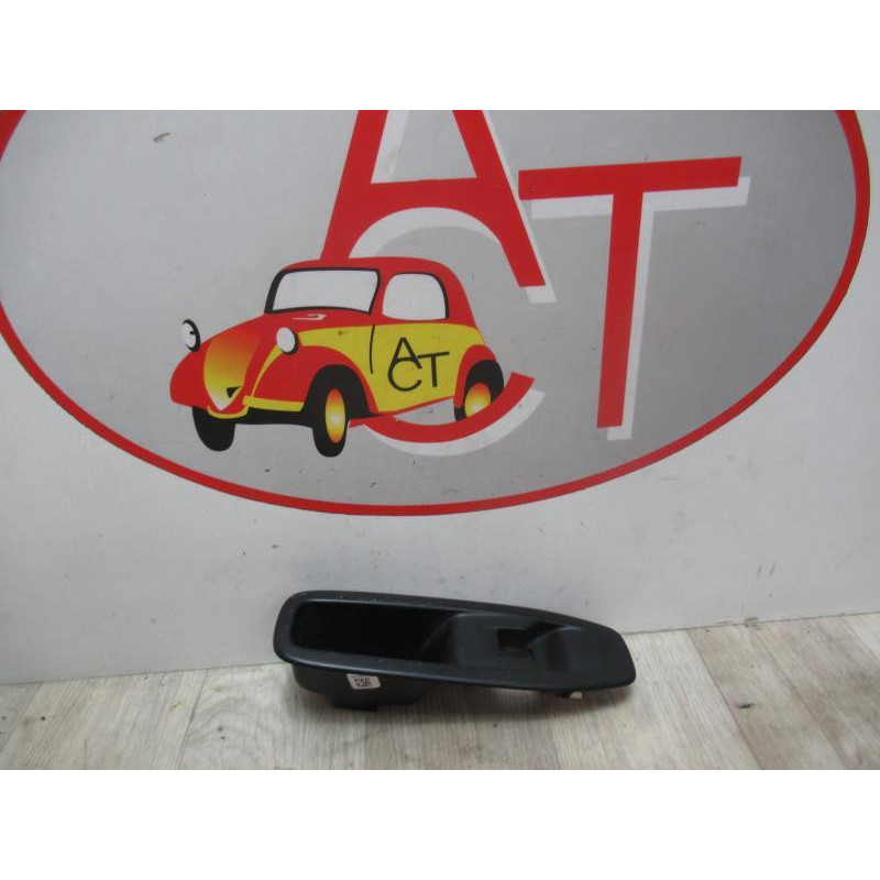 Vide poche avant droit PEUGEOT 208 1.4 HDI d’occasion