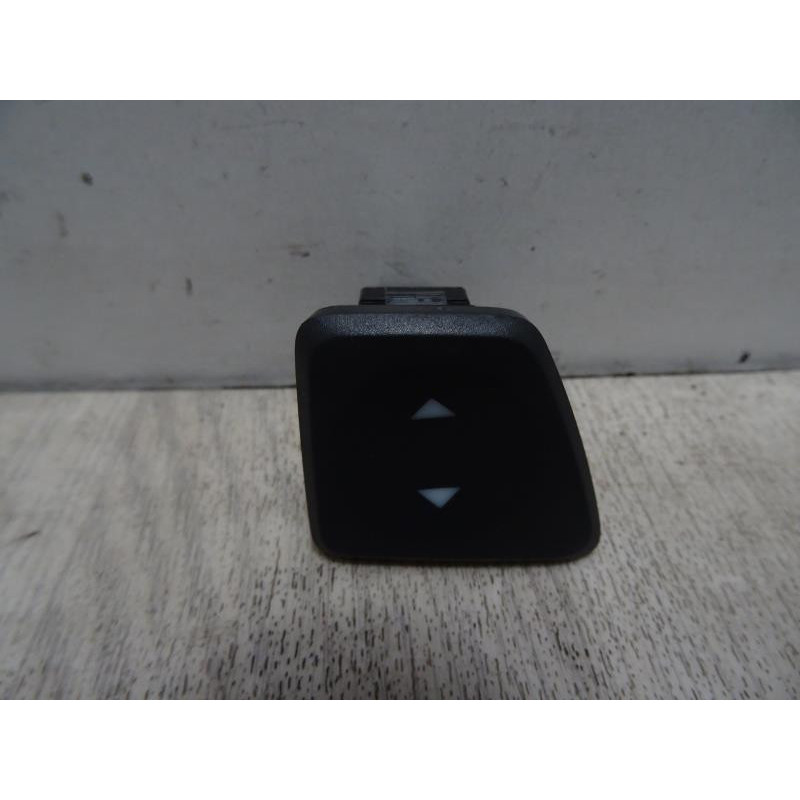 Interrupteur de leve vitre avant gauche FIAT 500 III d’occasion