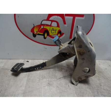 Pedalier de frein NISSAN PICK UP D22 DOUBLE CABINE d’occasion