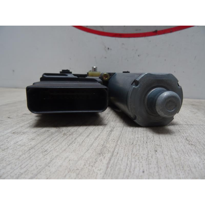 Mot. leve vitre arriere gauche VOLKSWAGEN PASSAT 5 BERLINE (3B3) 4 MOTION d’occasion
