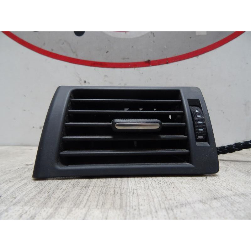Aerateur tableau de bord avant gauche AUDI A4 (B6) AVANT d’occasion