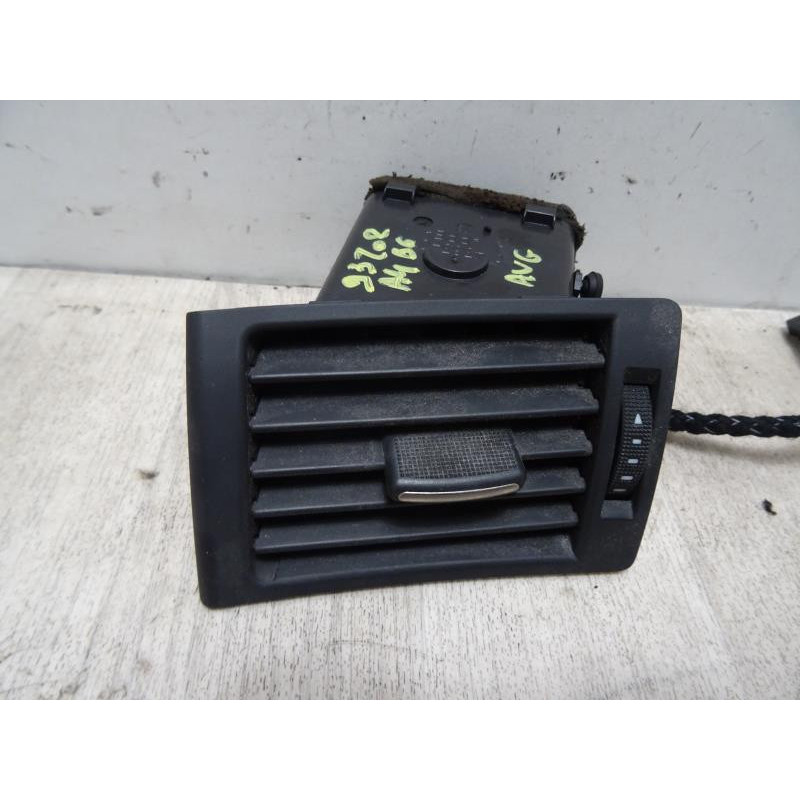 Aerateur tableau de bord avant gauche AUDI A4 (B6) AVANT d’occasion