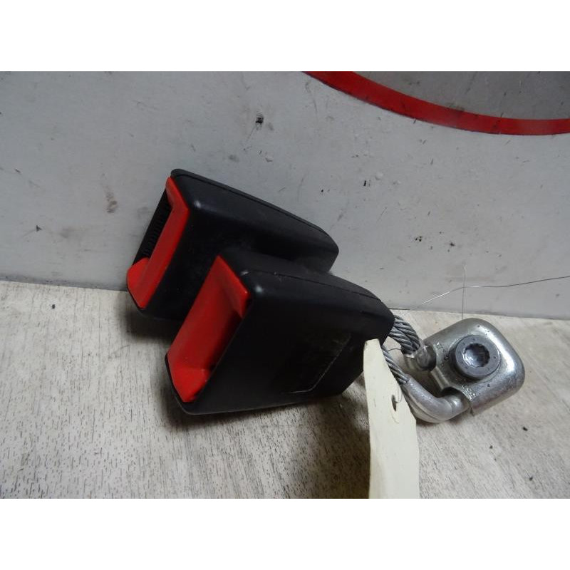 Attache ceinture arriere gauche VOLKSWAGEN GOLF V d’occasion