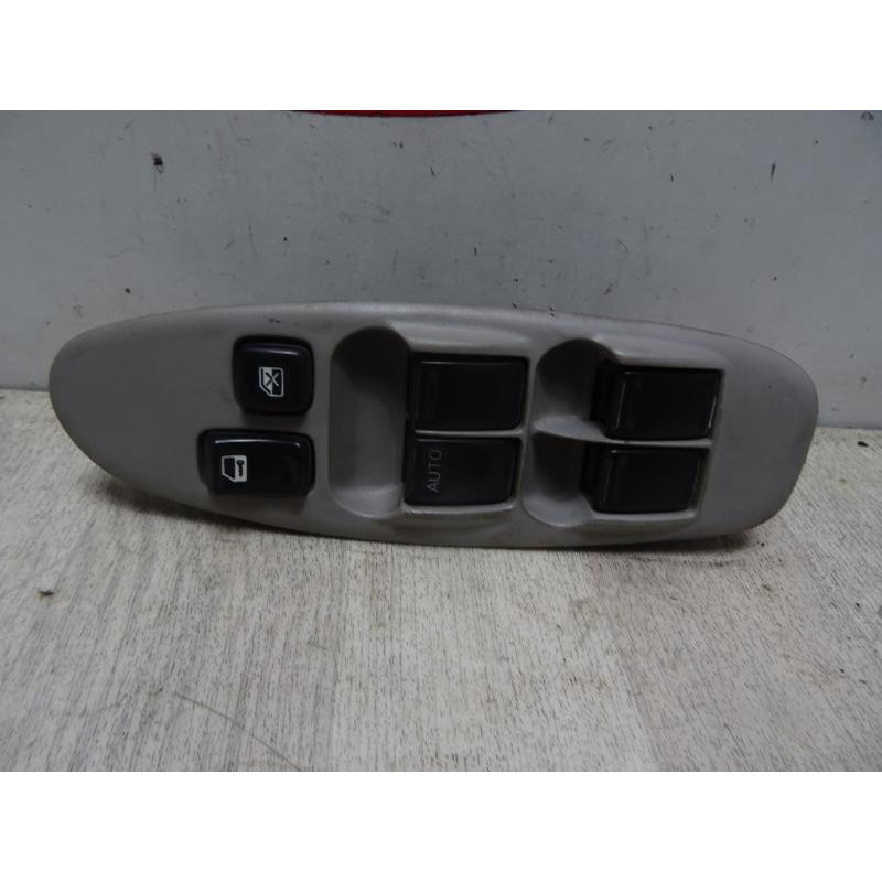 Interrupteur de leve vitre (Bloc complet) NISSAN ALMERA TINO PHASE 1 d’occasion