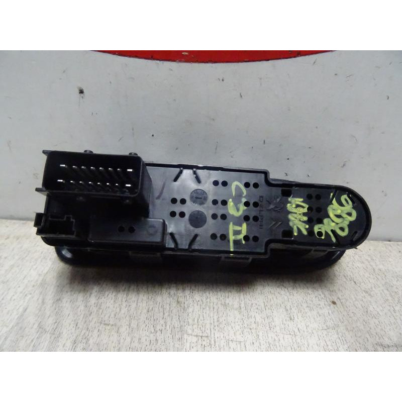 Interrupteur de leve vitre (Bloc complet) CITROEN C3 II PHASE 1 d’occasion