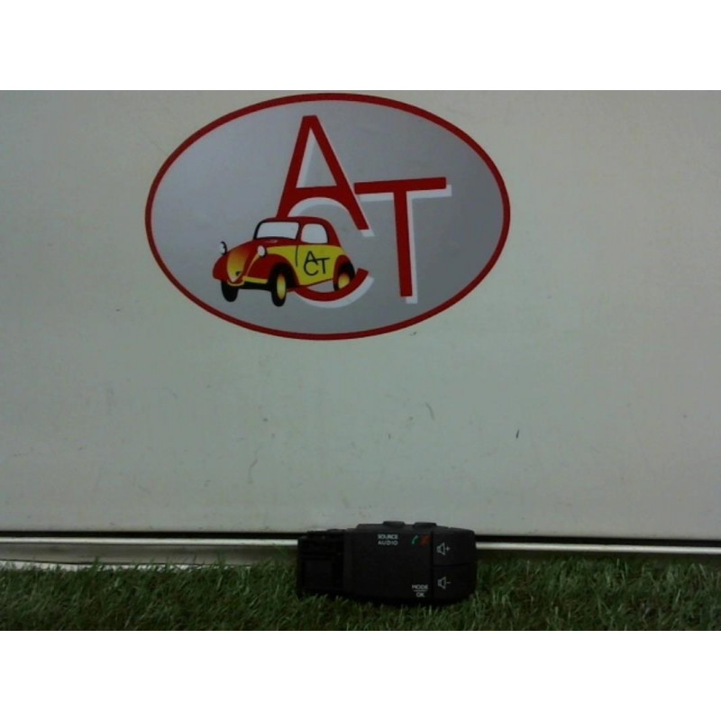 Commande autoradio RENAULT CAPTUR d’occasion