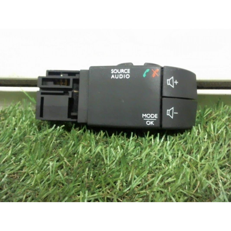 Commande autoradio RENAULT CAPTUR d’occasion