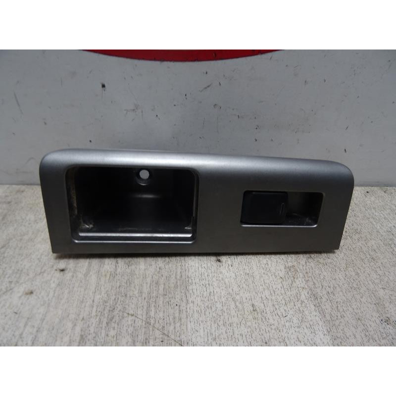 Interrupteur de leve vitre arriere droit NISSAN NAVARA DOUBLE CABINE d’occasion