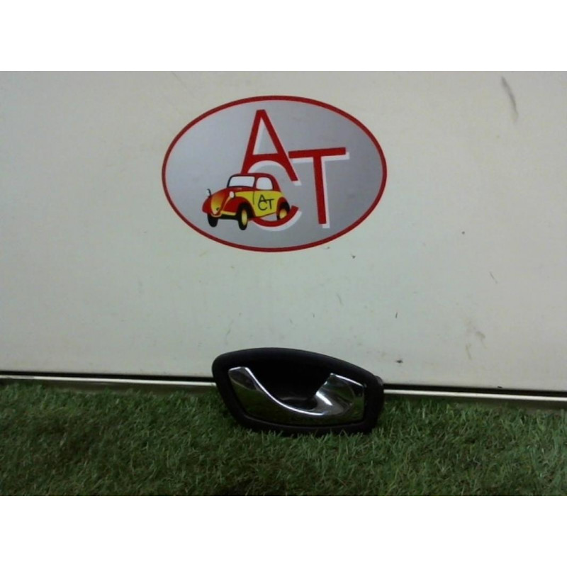 Poignee porte avant droit RENAULT CAPTUR d’occasion