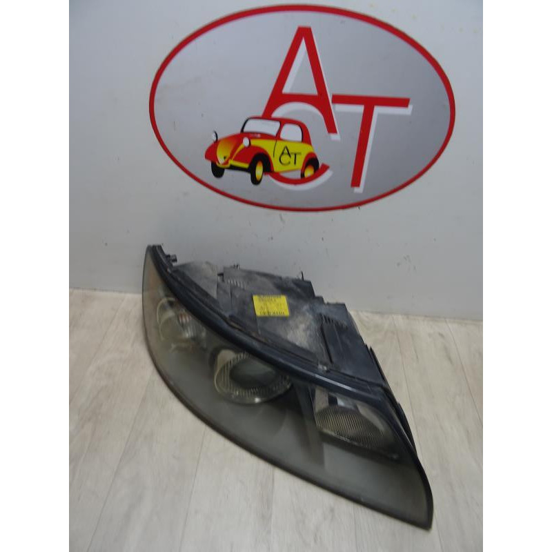 Optique avant principal droit (feux)(phare) VOLVO V50 d’occasion
