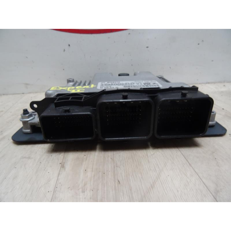 Calculateur moteur PEUGEOT EXPERT II PHASE 2 FOURGON d’occasion