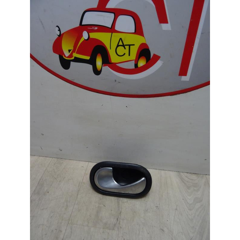 Poignee interieur arriere gauche RENAULT SCENIC 2 PHASE 1 d’occasion