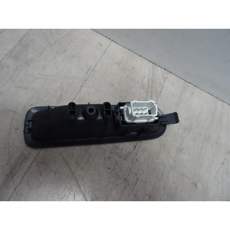 Interrupteur de leve vitre arriere gauche RENAULT SCENIC 2 PHASE 1 d’occasion