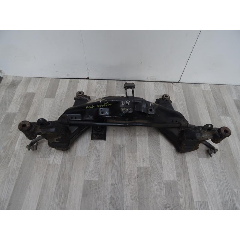 Berceau avant NISSAN PRIMERA 4 d’occasion