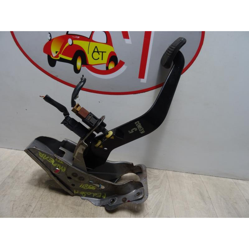 Pedalier de frein NISSAN PRIMERA 4 d’occasion