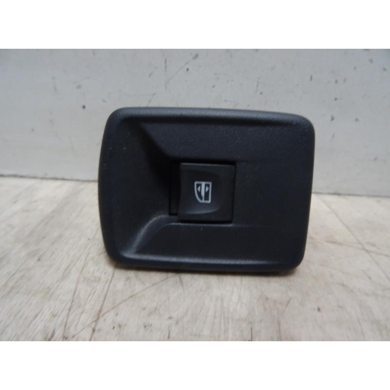 Interrupteur de leve vitre arriere droit DACIA SANDERO 2 PHASE 2 d’occasion