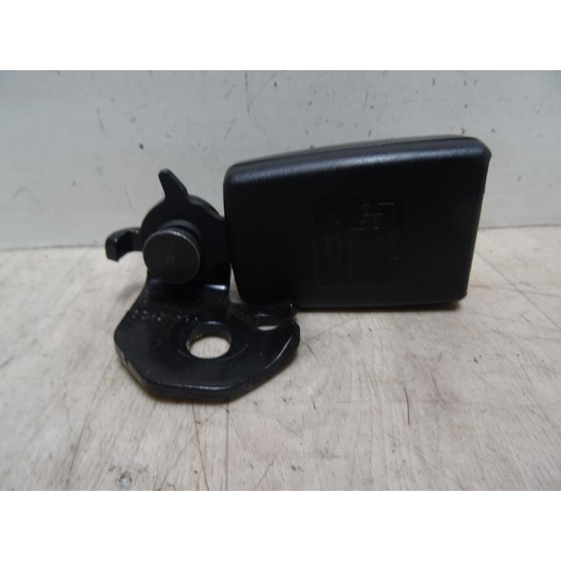 Attache ceinture arriere droit OPEL CORSA D PHASE 1 d’occasion