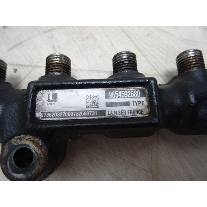 Rampe injection VOLVO C 30 PHASE 1 d’occasion