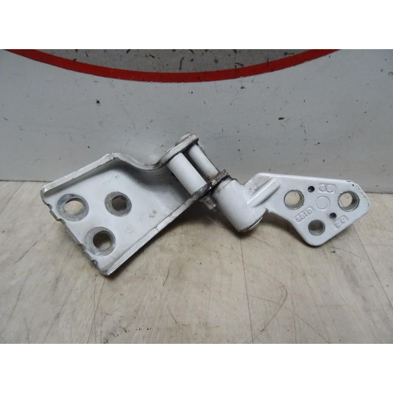 Charniere de porte de coffre gauche PEUGEOT PARTNER 1 PHASE 2 d’occasion