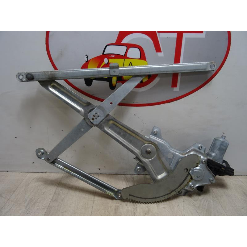Leve vitre electrique avant droit SUZUKI SWIFT 3 d’occasion