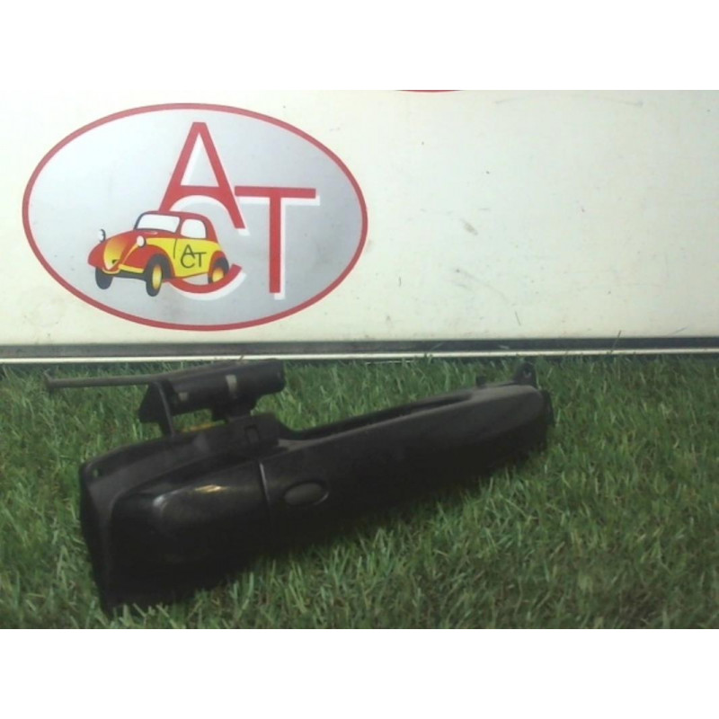 Poignee porte avant droit SUZUKI SWIFT III d’occasion