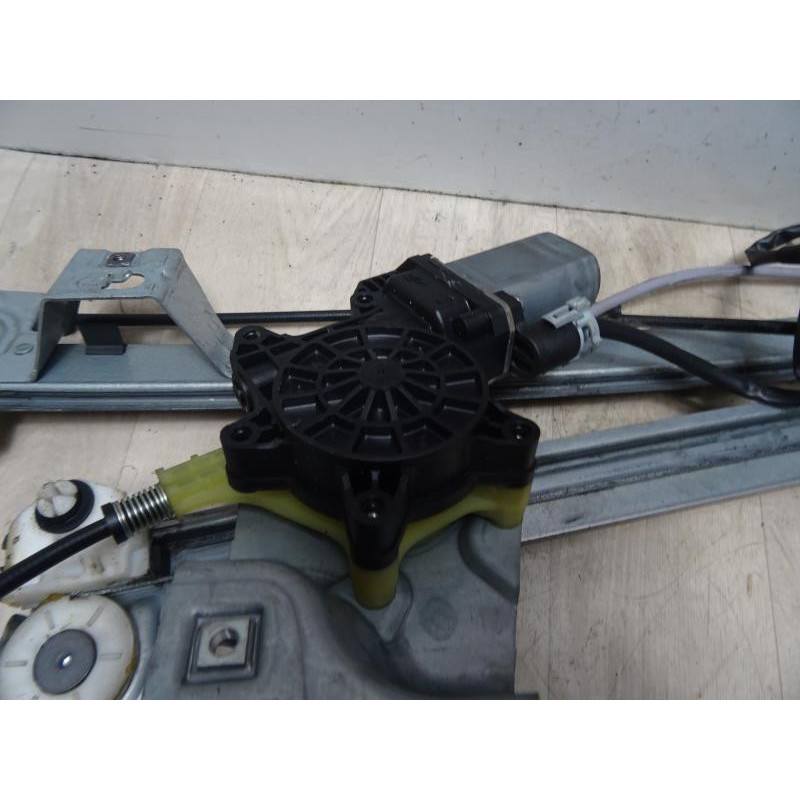 Leve vitre electrique avant gauche RENAULT KANGOO 2 PHASE 2 d’occasion