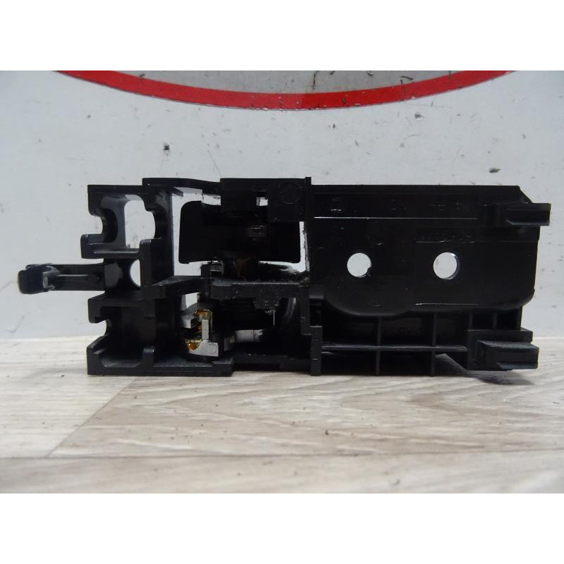 Poignee interieur arriere droit TOYOTA AVENSIS 2 PHASE 1 BREAK d’occasion