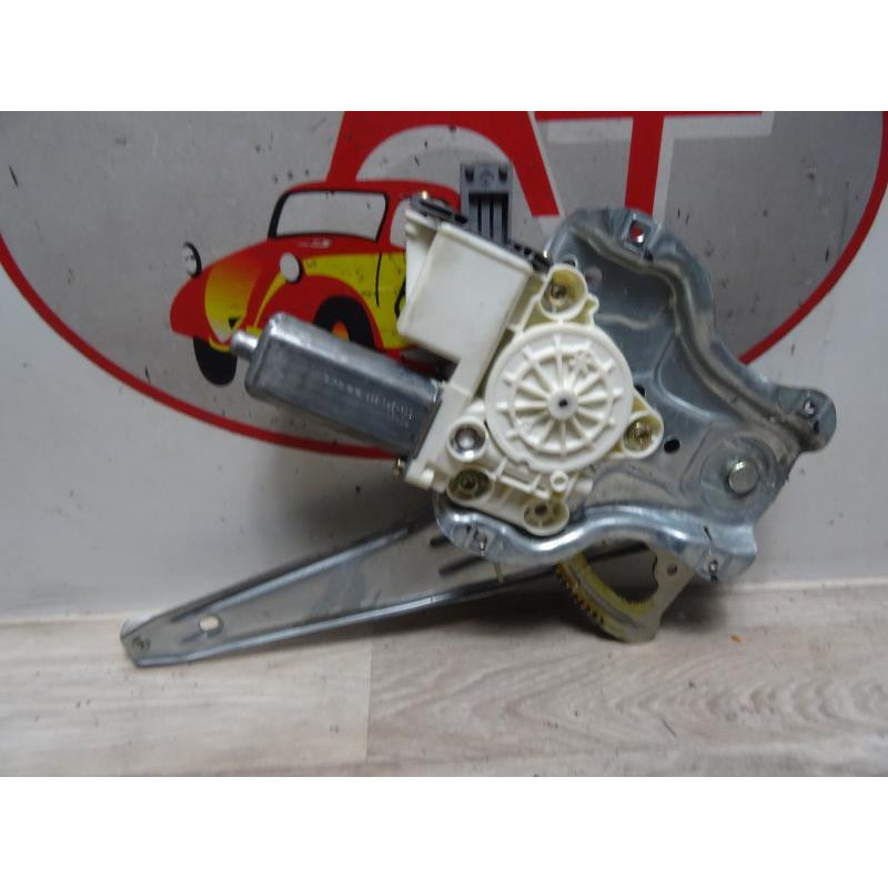Leve vitre electrique arriere droit TOYOTA AVENSIS 2 PHASE 1 BREAK d’occasion