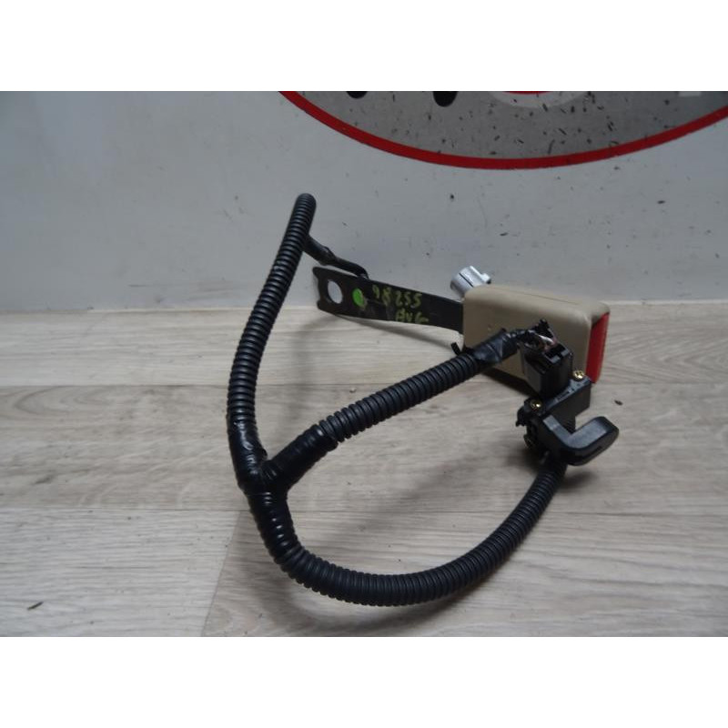 Attache ceinture avant gauche TOYOTA AVENSIS 2 PHASE 1 BREAK d’occasion