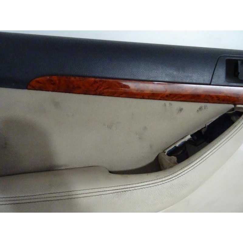 Panneau de porte avant gauche TOYOTA AVENSIS 2 PHASE 1 BREAK d’occasion