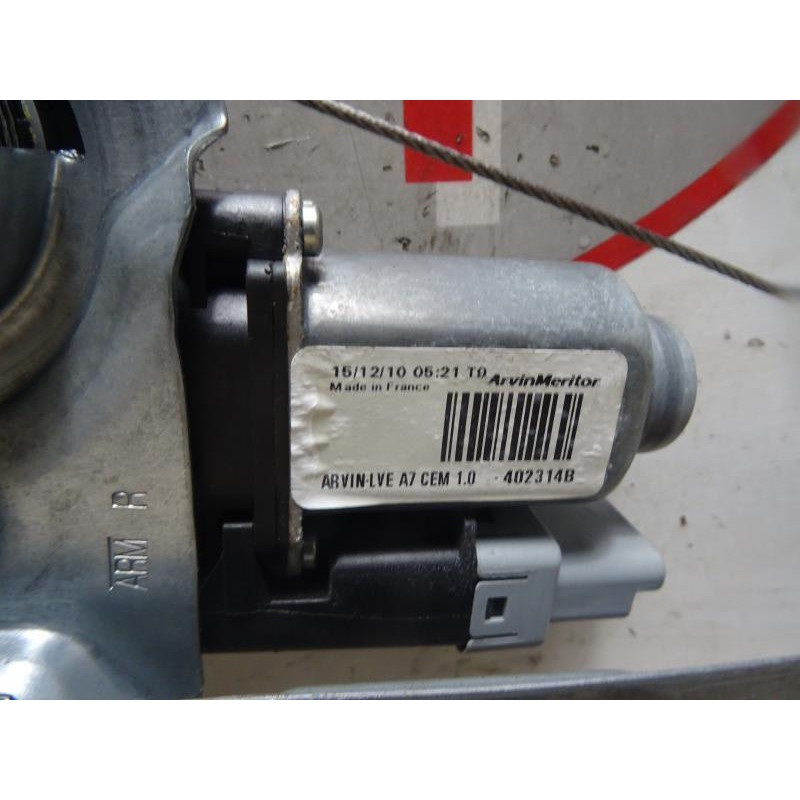 Leve vitre electrique avant droit PEUGEOT 207 PHASE 2 BREAK d’occasion