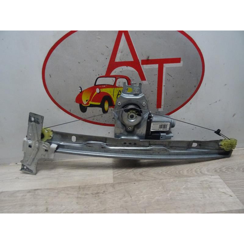 Leve vitre electrique avant droit PEUGEOT 207 PHASE 2 BREAK d’occasion
