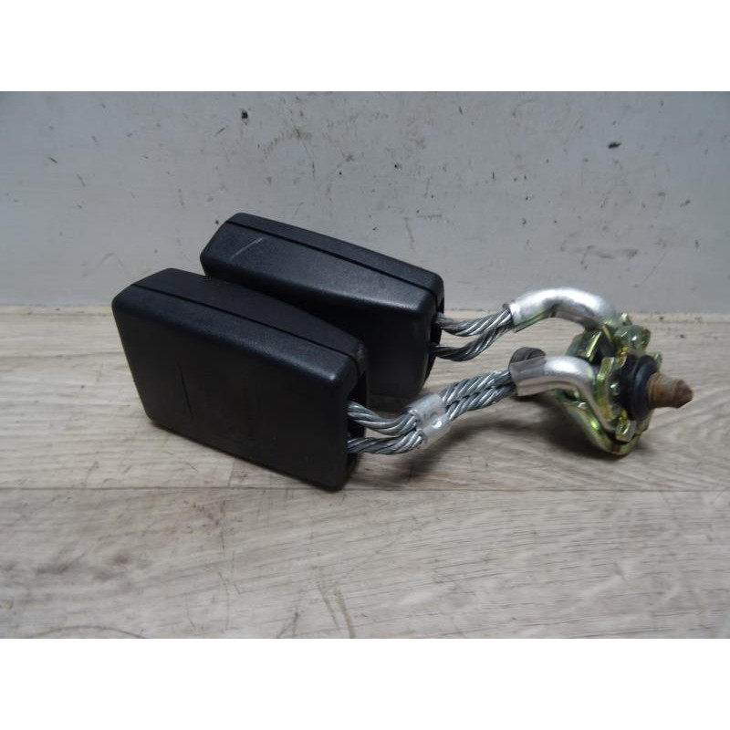 Attache ceinture arriere gauche VOLKSWAGEN GOLF 5 d’occasion
