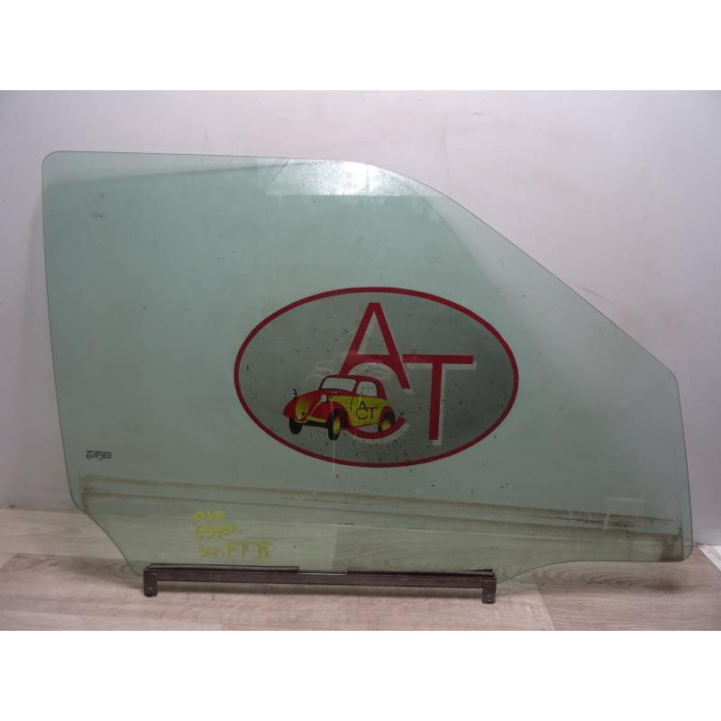 vitre avant droit  SUZUKI SWIFT 3 d’occasion