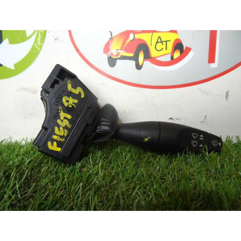 Commodo d'essuie glaces FORD FIESTA V d’occasion