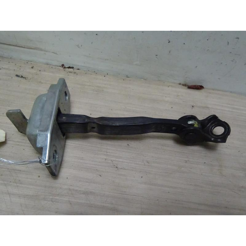 Tirant de porte avant droit TOYOTA YARIS 2 PHASE 1 d’occasion