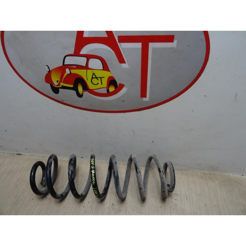Ressort de suspension arriere droit VOLKSWAGEN GOLF 5 BREAK d’occasion